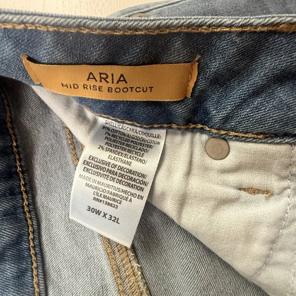 New Shyanne Women's Mid Rise Bootcut Jeans‎ Size 30/32 Light Wash Flare